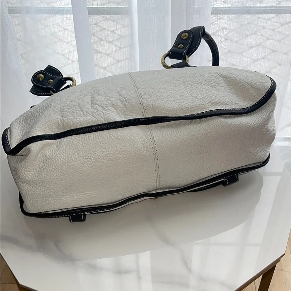 Stylish White and Navy Women's Handbag - Picture 4 of 16
